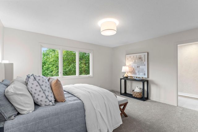 6667 Moorland Drive, Eden Prairie, MN 55346