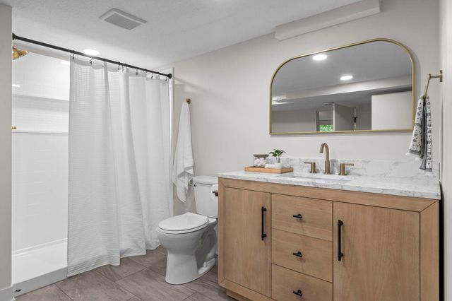 6667 Moorland Drive, Eden Prairie, MN 55346