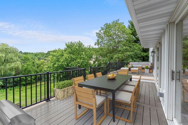 6667 Moorland Drive, Eden Prairie, MN 55346