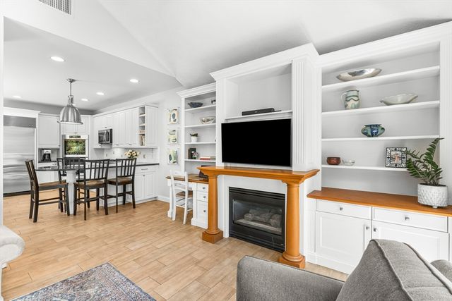 39 Church St, Weston, MA 02493