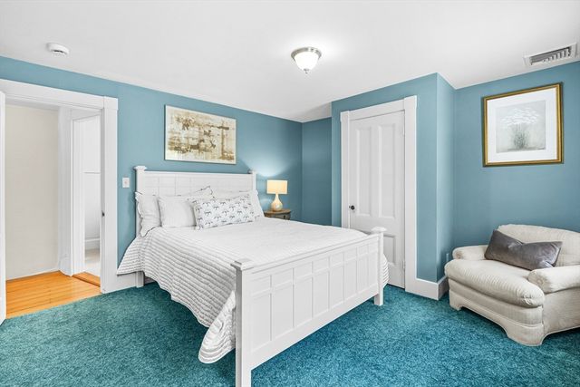 39 Church St, Weston, MA 02493