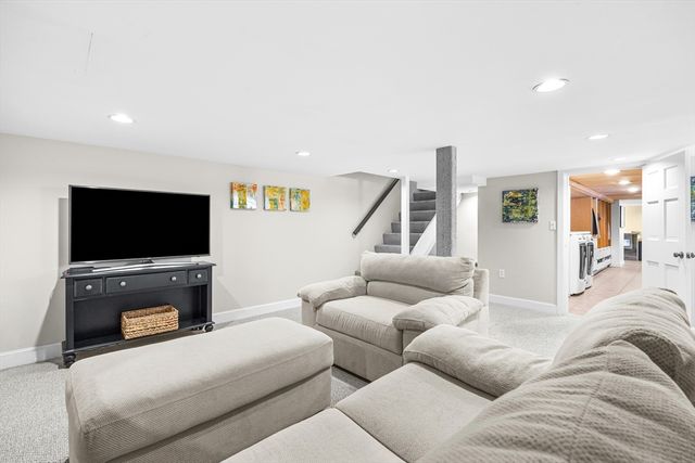 39 Church St, Weston, MA 02493