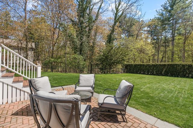 39 Church St, Weston, MA 02493
