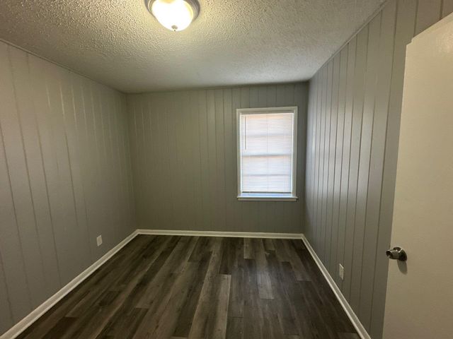 389 W MITCHELL RD, Memphis, TN 38109