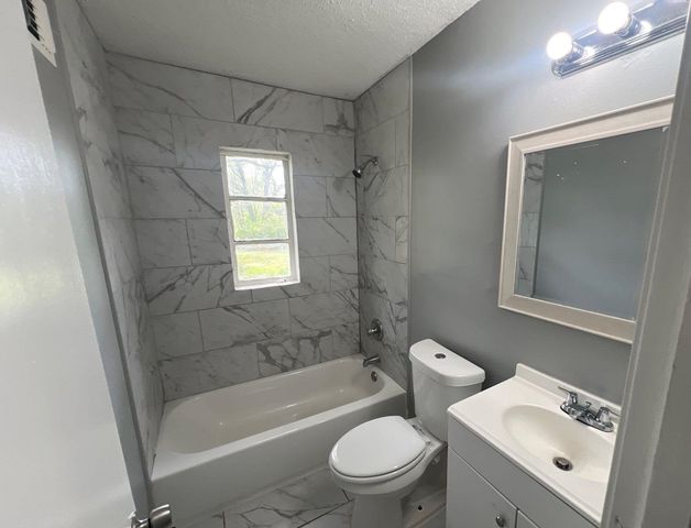 389 W MITCHELL RD, Memphis, TN 38109