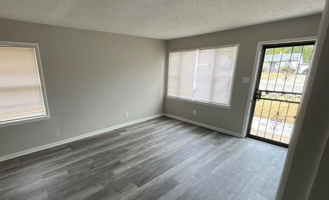 389 W MITCHELL RD, Memphis, TN 38109
