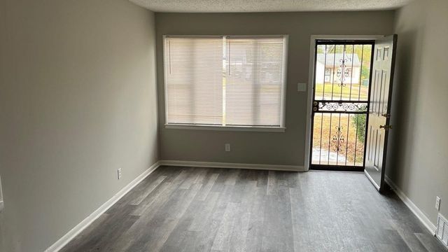 389 W MITCHELL RD, Memphis, TN 38109