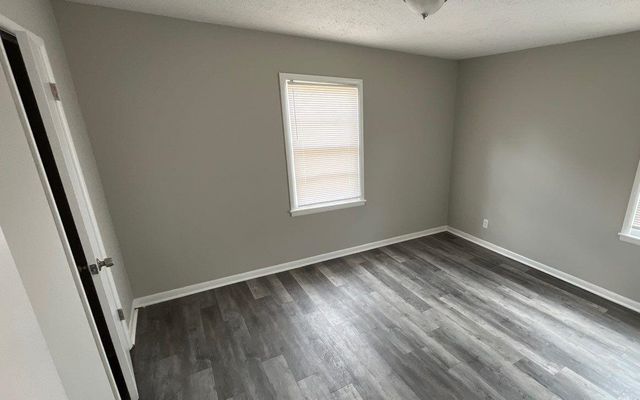 389 W MITCHELL RD, Memphis, TN 38109