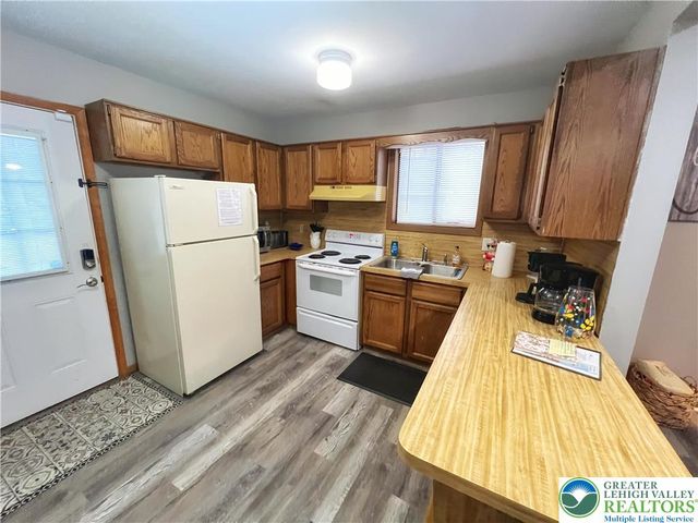 32 Bear Lane, Penn Forest Twp, PA 18229