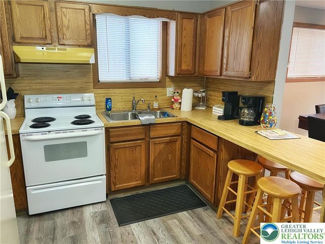 32 Bear Lane, Penn Forest Twp, PA 18229