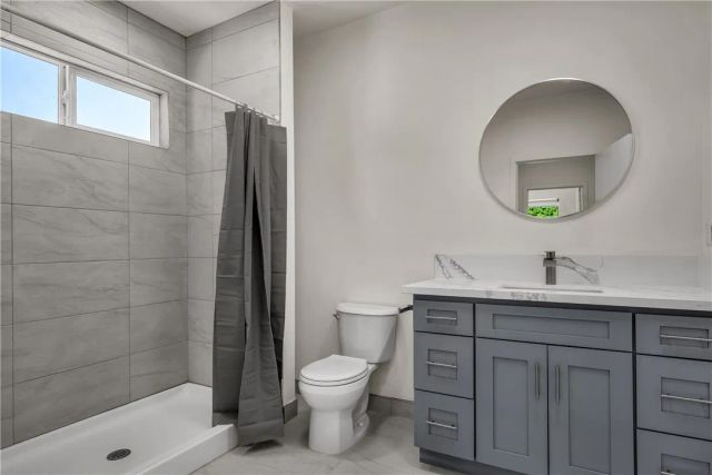 10882 Dora Street, Sun Valley, CA 91352