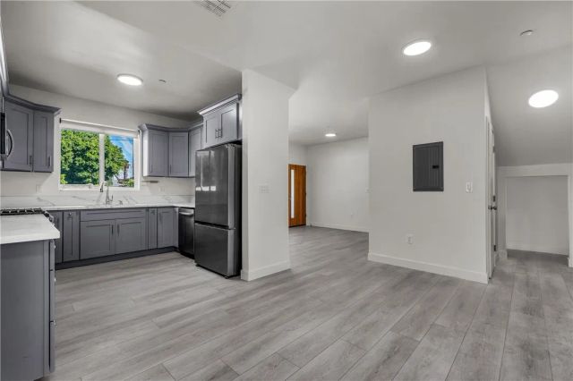 10882 Dora Street, Sun Valley, CA 91352