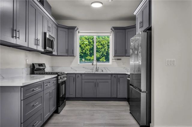 10882 Dora Street, Sun Valley, CA 91352