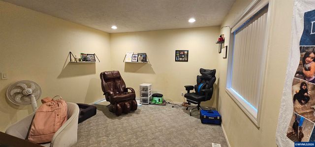 4986 Rebecca St NE, Salem, OR 97305