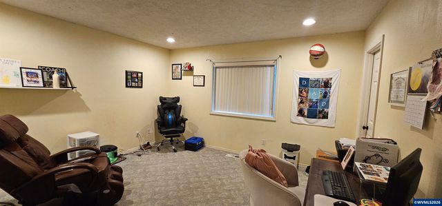 4986 Rebecca St NE, Salem, OR 97305