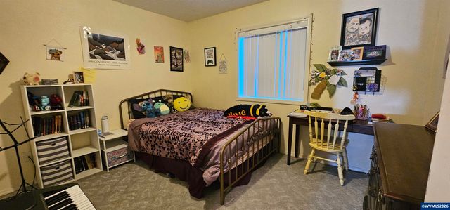 4986 Rebecca St NE, Salem, OR 97305