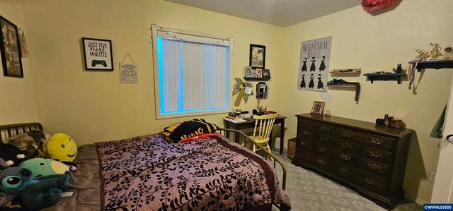 4986 Rebecca St NE, Salem, OR 97305