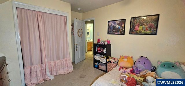 4986 Rebecca St NE, Salem, OR 97305