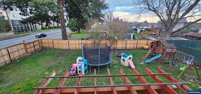 4986 Rebecca St NE, Salem, OR 97305