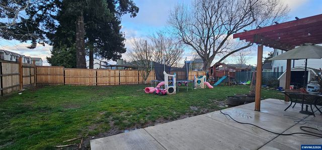 4986 Rebecca St NE, Salem, OR 97305