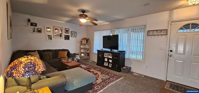 4986 Rebecca St NE, Salem, OR 97305