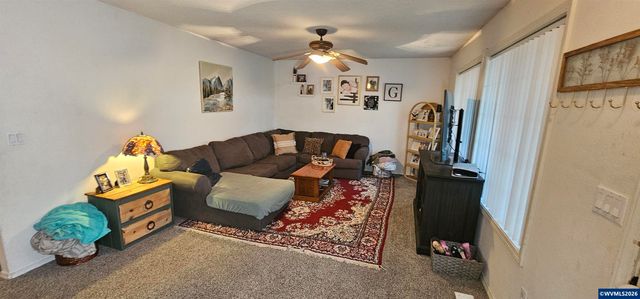 4986 Rebecca St NE, Salem, OR 97305