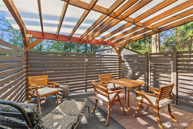 7337 151st Avenue NE, Redmond, WA 98052