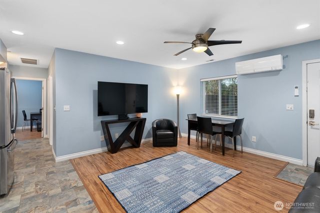 7337 151st Avenue NE, Redmond, WA 98052