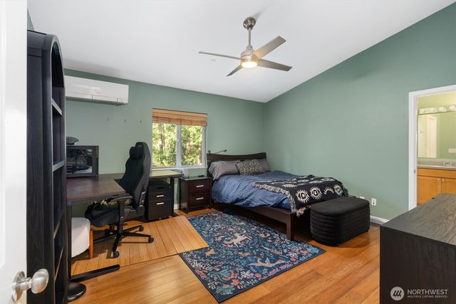 7337 151st Avenue NE, Redmond, WA 98052