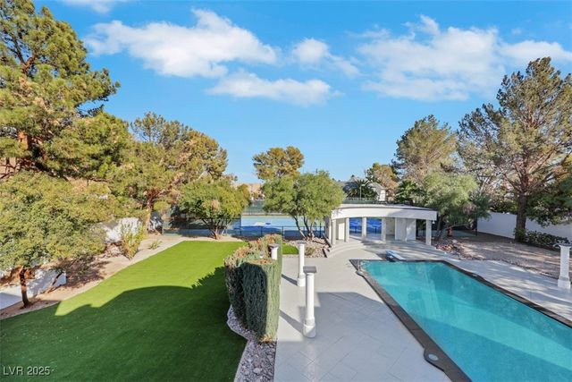 3860 Hildebrand Lane, Las Vegas, NV 89121