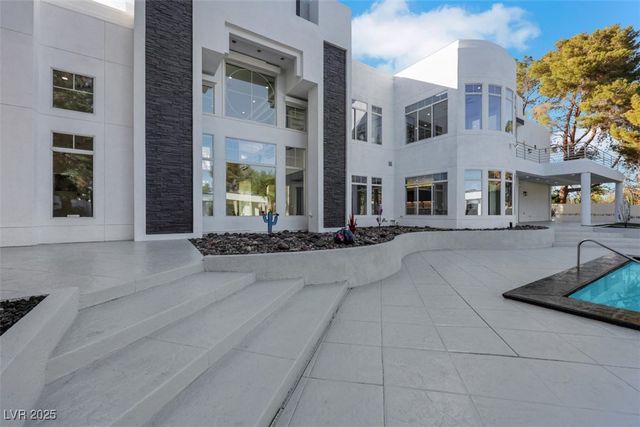 3860 Hildebrand Lane, Las Vegas, NV 89121