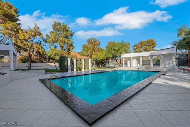 3860 Hildebrand Lane, Las Vegas, NV 89121