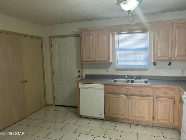 822 S Patterson Avenue, Joplin, MO 64801