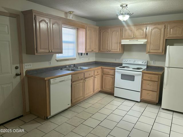 822 S Patterson Avenue, Joplin, MO 64801