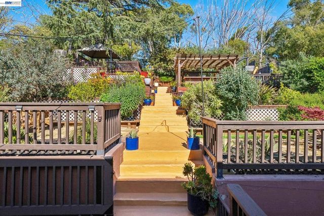 825 Lafayette St, Martinez, CA 94553