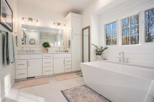 8021 N Yorkville Lane, Richland, MI 49083