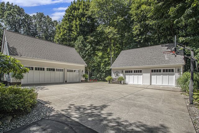 8021 N Yorkville Lane, Richland, MI 49083