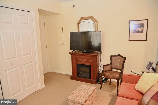 8200 CENTENNIAL STA, Warminster, PA 18974