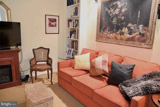 8200 CENTENNIAL STA, Warminster, PA 18974