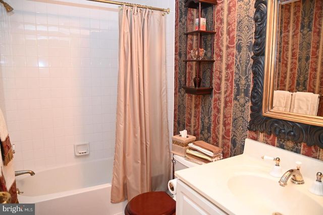 8200 CENTENNIAL STA, Warminster, PA 18974