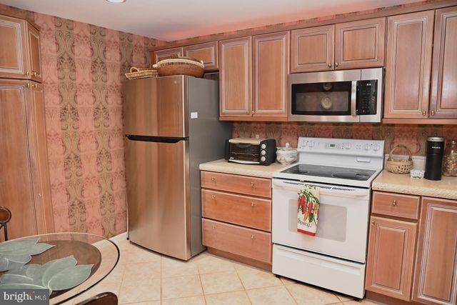 8200 CENTENNIAL STA, Warminster, PA 18974