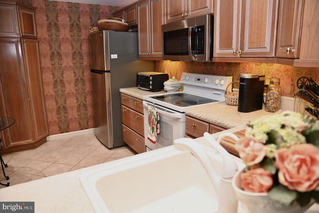 8200 CENTENNIAL STA, Warminster, PA 18974