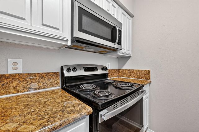 2110 Wilcrest Drive 138, Houston, TX 77042