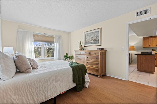 435 30TH AVENUE W D314, Bradenton, FL 34205