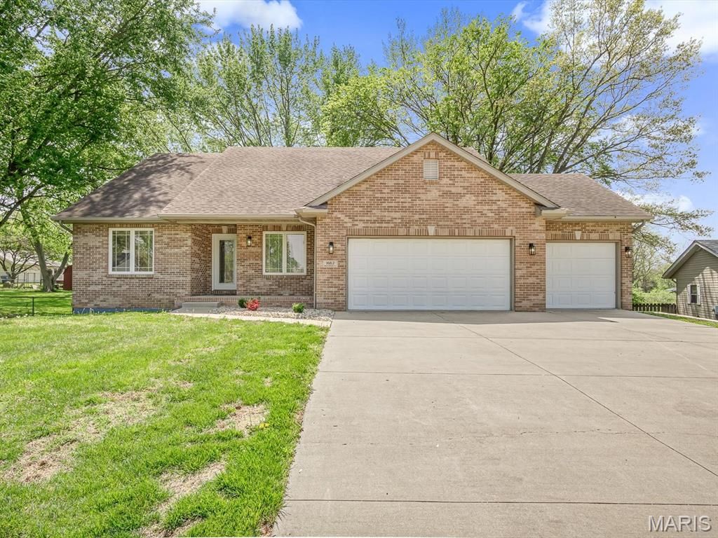 1662 Molokai Court, Worden, IL 62097
