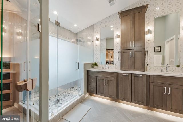 8505 WESTOWN WAY, Vienna, VA 22182