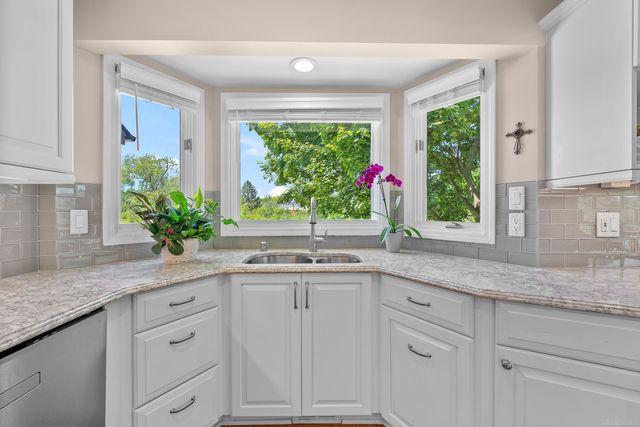 10690 OXBOW HEIGHTS Drive, White Lake Twp, MI 48386