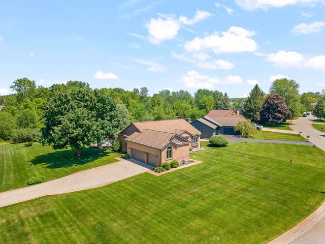 10690 OXBOW HEIGHTS Drive, White Lake Twp, MI 48386