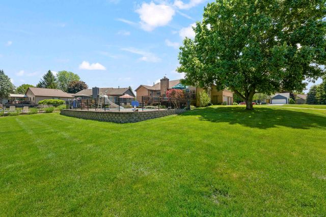 10690 OXBOW HEIGHTS Drive, White Lake Twp, MI 48386