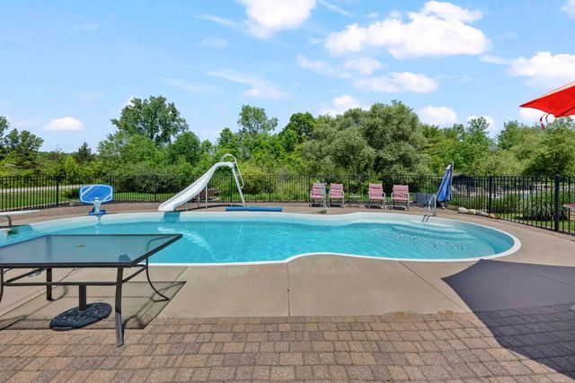 10690 OXBOW HEIGHTS Drive, White Lake Twp, MI 48386